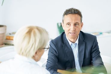 Psychiater im Gespräch mit einem Patienten