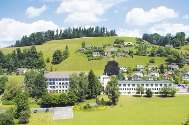 Flugaufnahme vom Gesundheitszentrum Huttwil