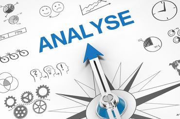 Kompass zeigt auf Analyse