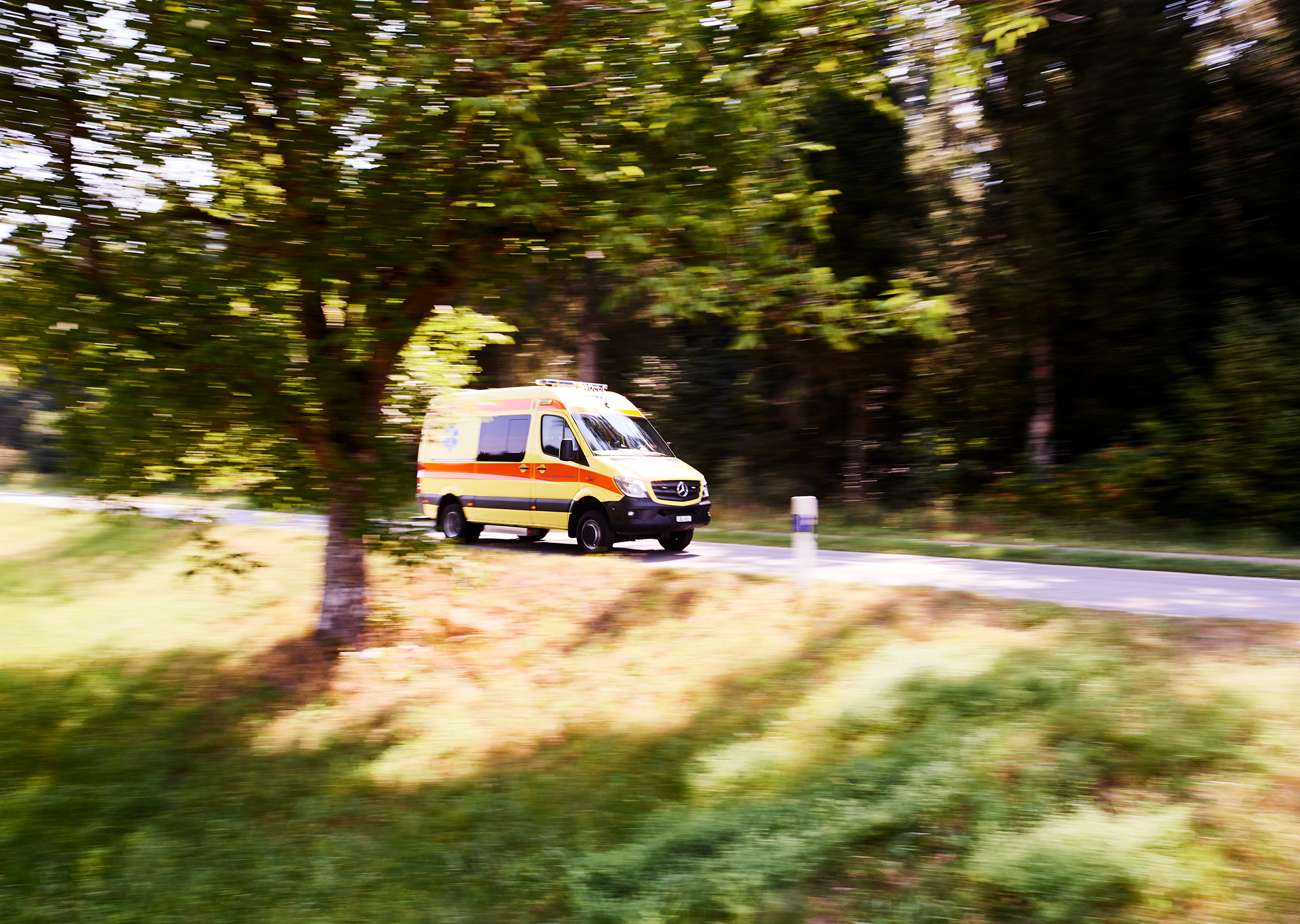 Rettungsdienstfahrzeug im Einsatz